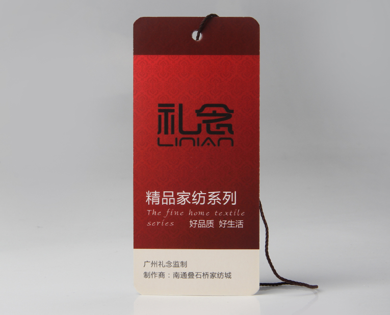 衣服吊牌在定做時(shí)出幺蛾子，制造商這樣做不懼怕劃痕