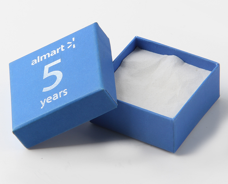 耳環(huán)的包裝盒如果在訂做時使用快速固著的油墨，效率1倍以上！
