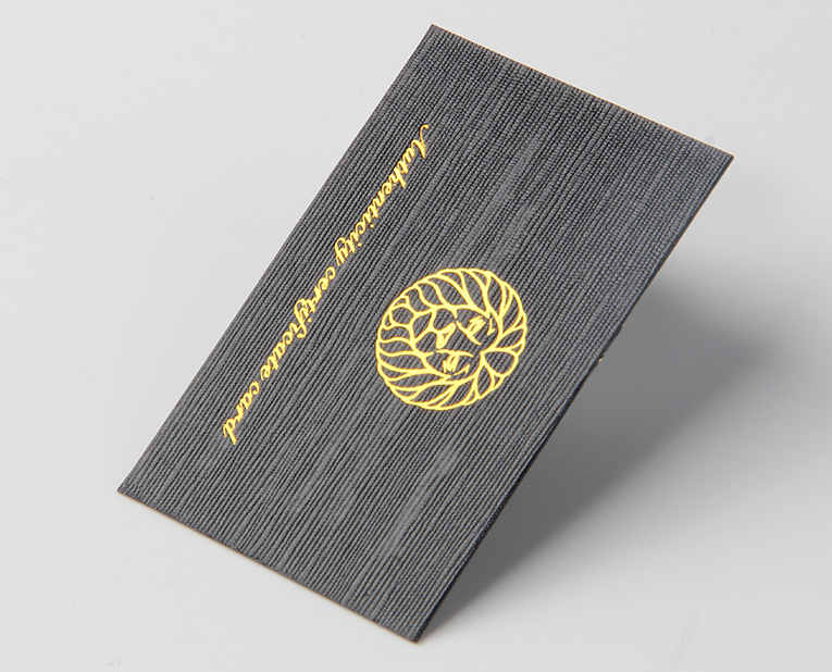 關(guān)于燙金的腦洞，被皮具吊牌廠家的譚師傅畫上句號(hào)